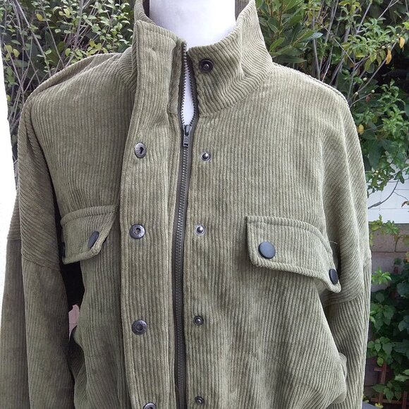 SHEIN Jacket Cropped Green Corduroy Zipper and (5) Snaps Front Med - Picture 4 of 7